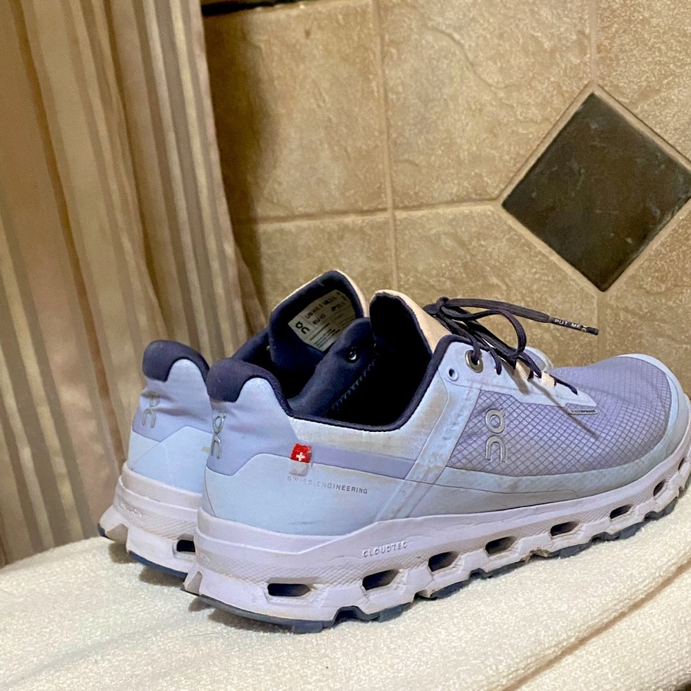 On Running Women’s Cloudventure Shoes - excellent condition!
